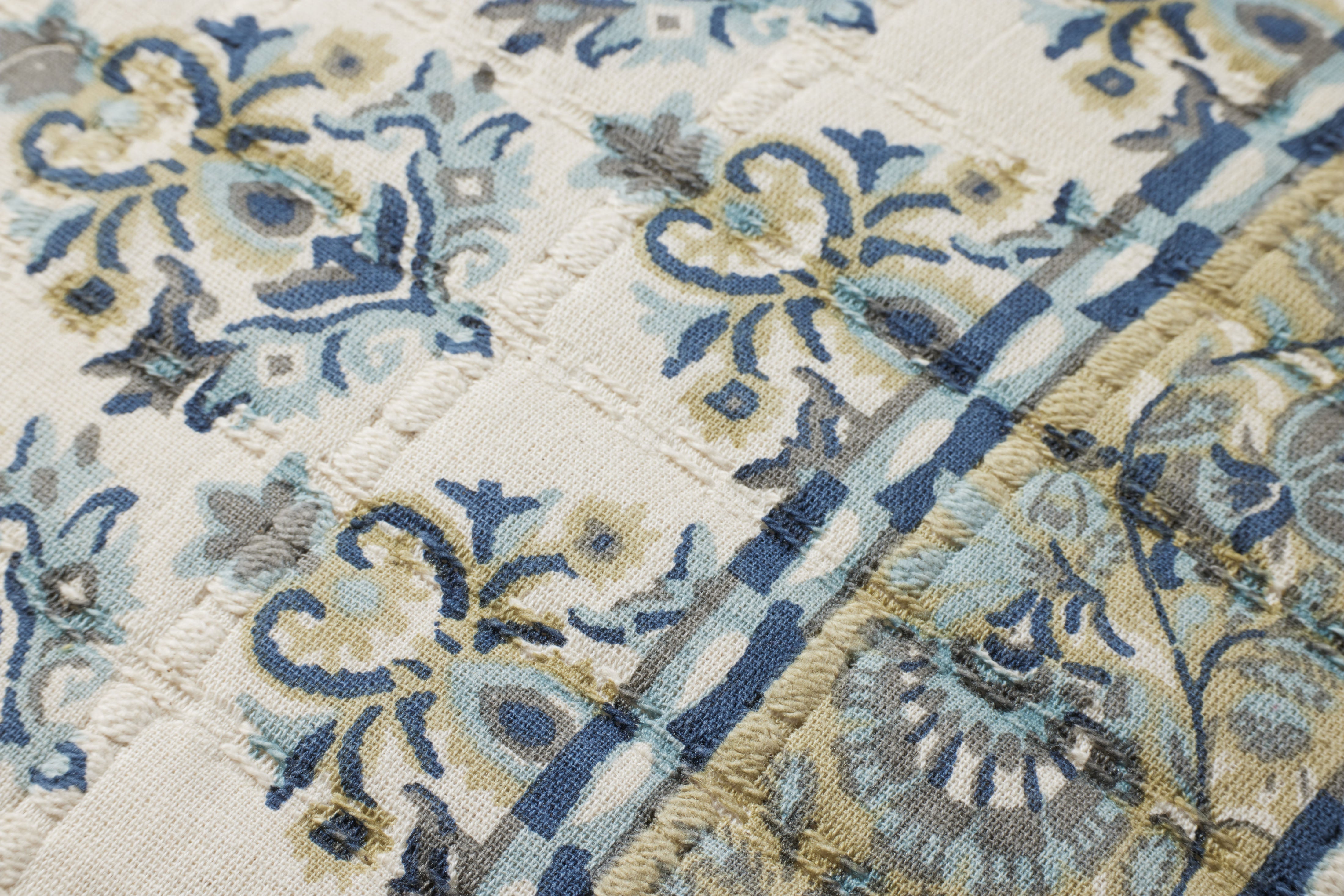 Loloi Pillow - Blue / Multi (PLL0114)