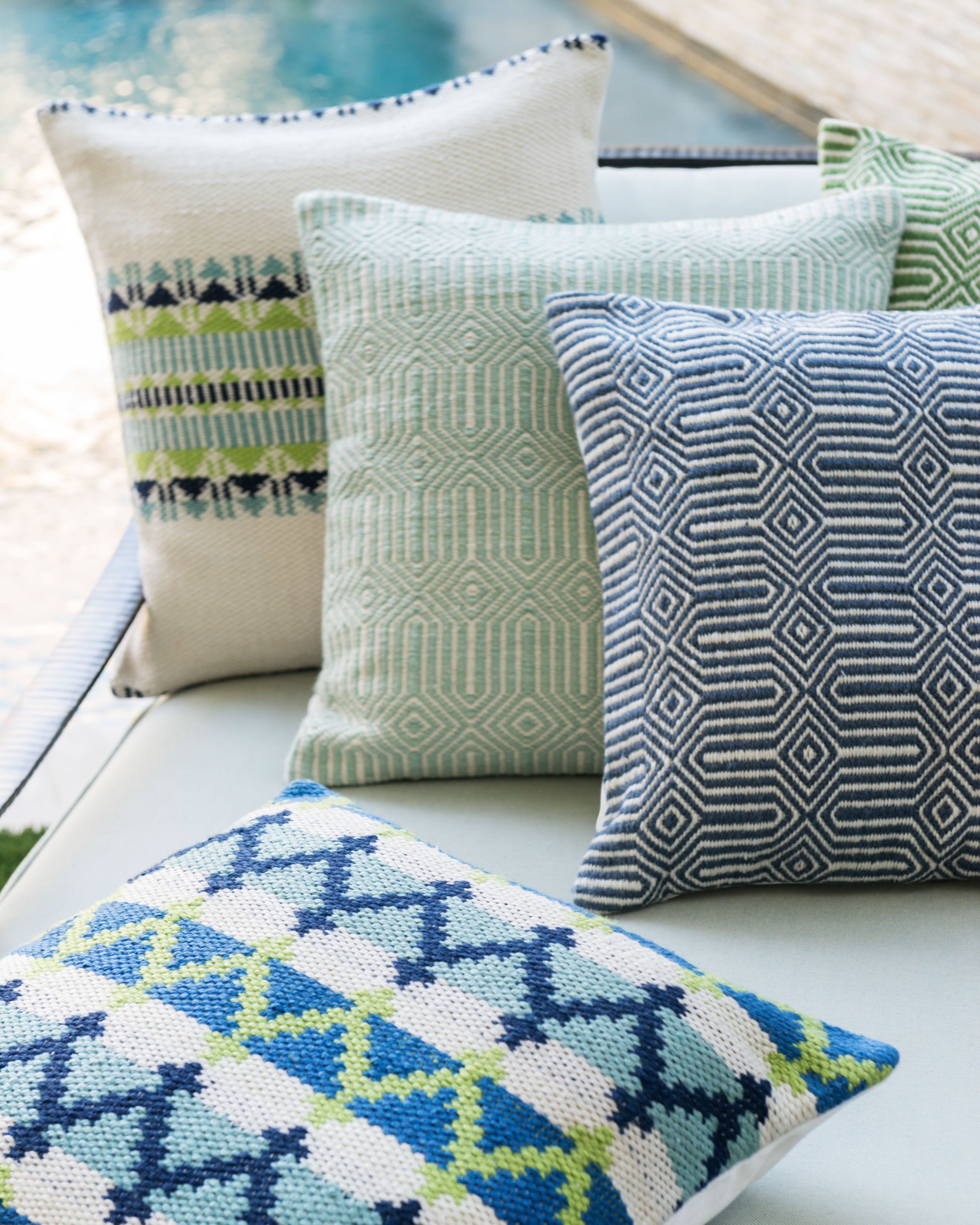 Loloi Pillow - Aqua / Ivory (P0339)