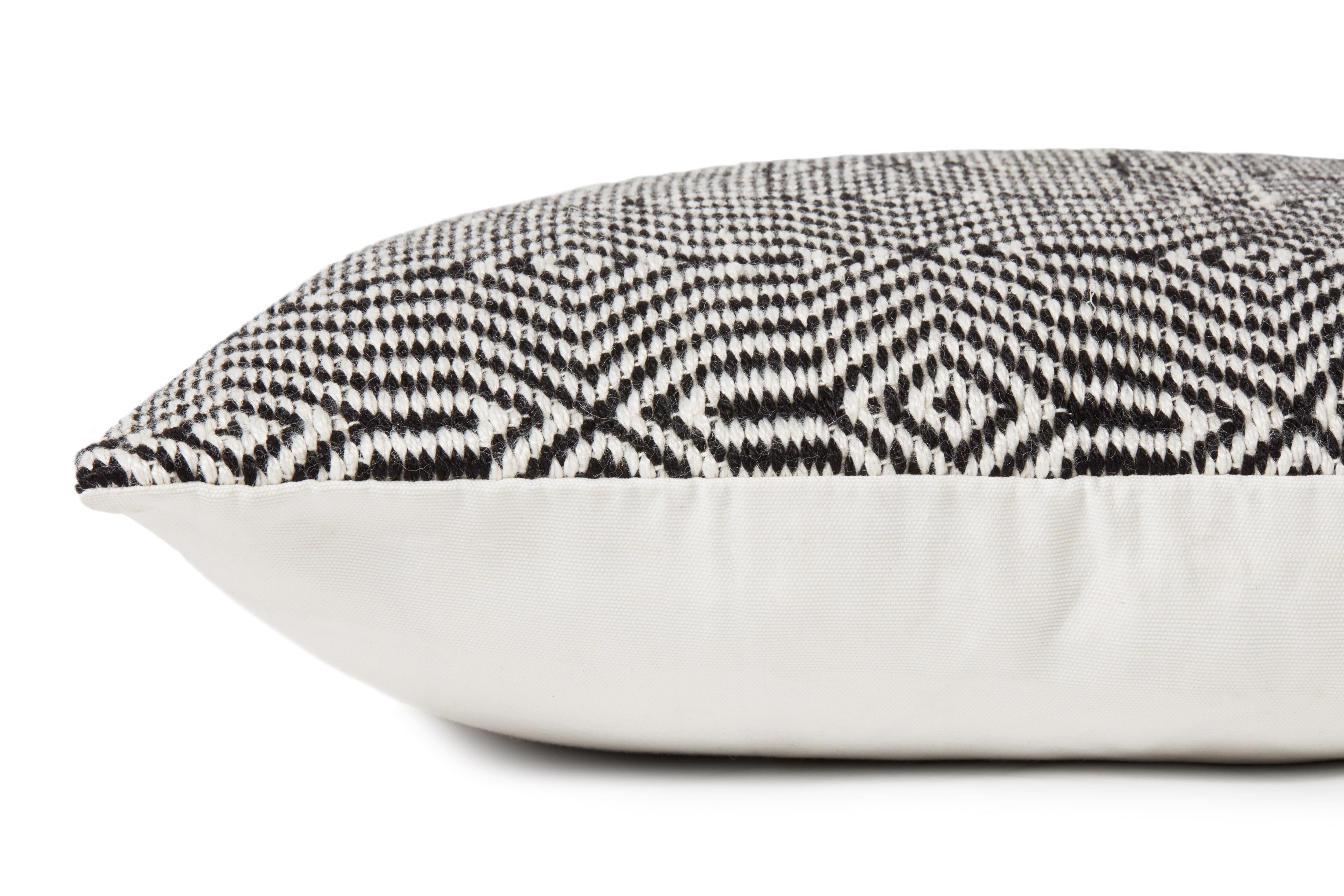 Loloi Pillow - Black / White (P0339)