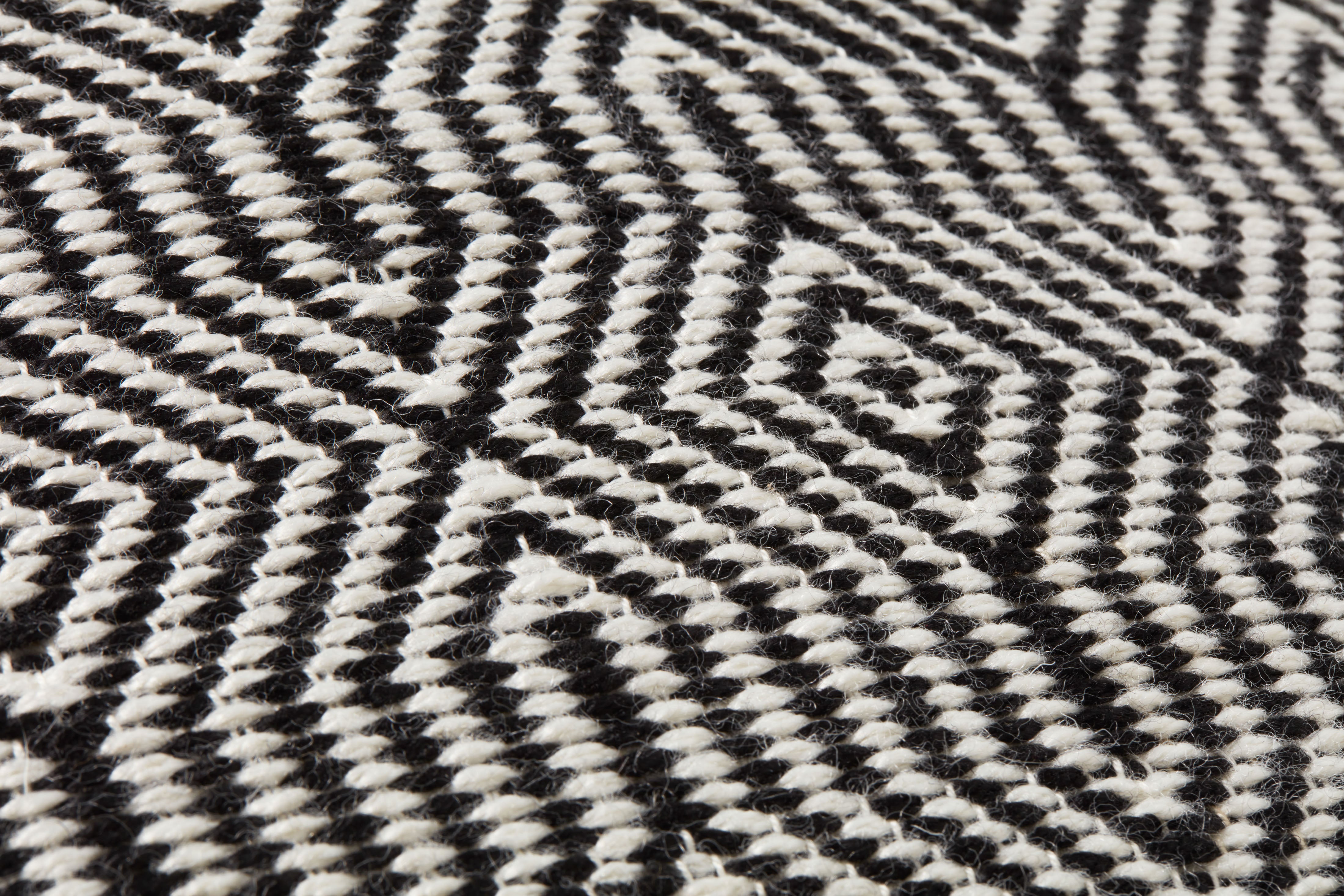 Loloi Pillow - Black / White (P0339)