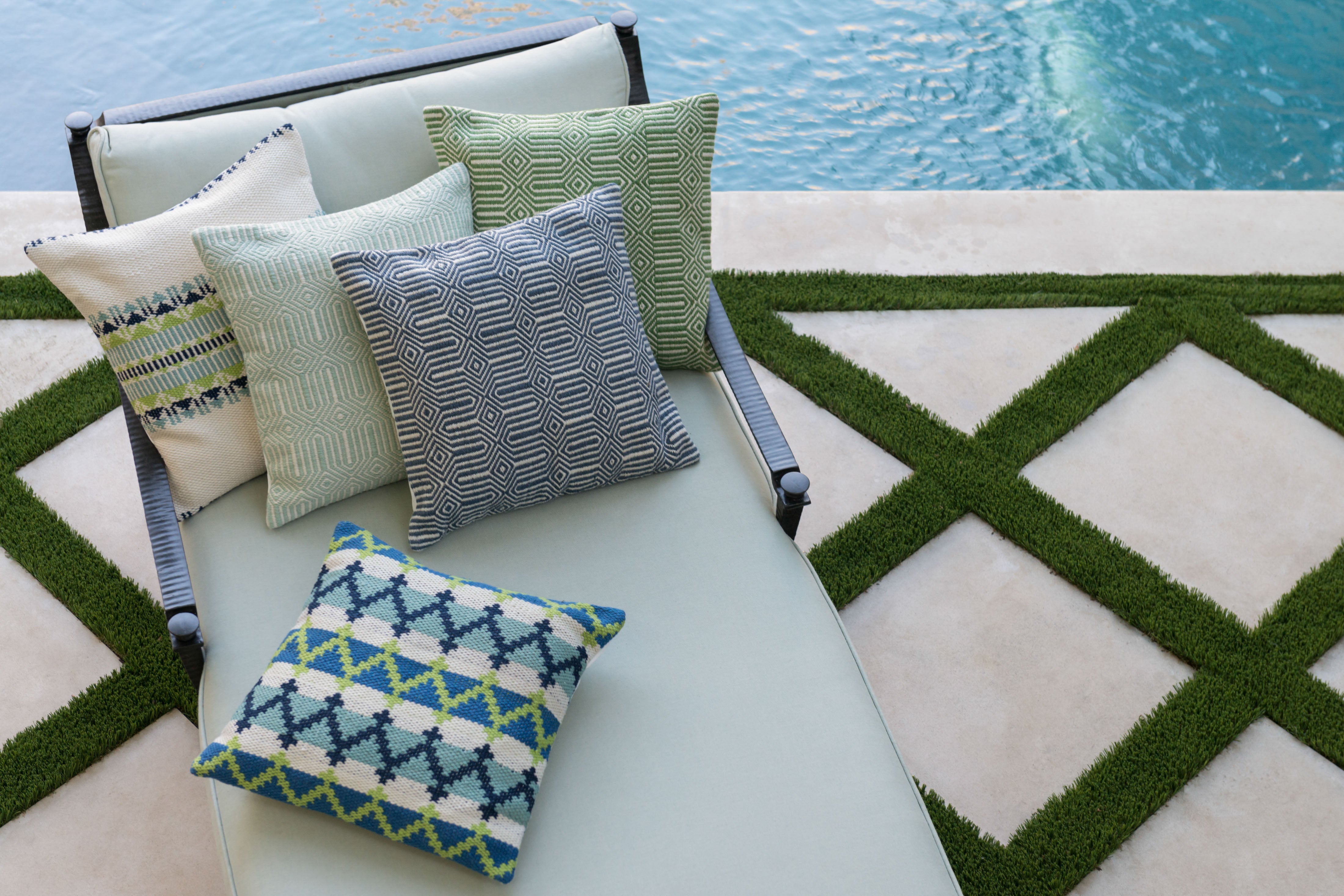 Loloi Pillow - Green / Ivory (P0339)