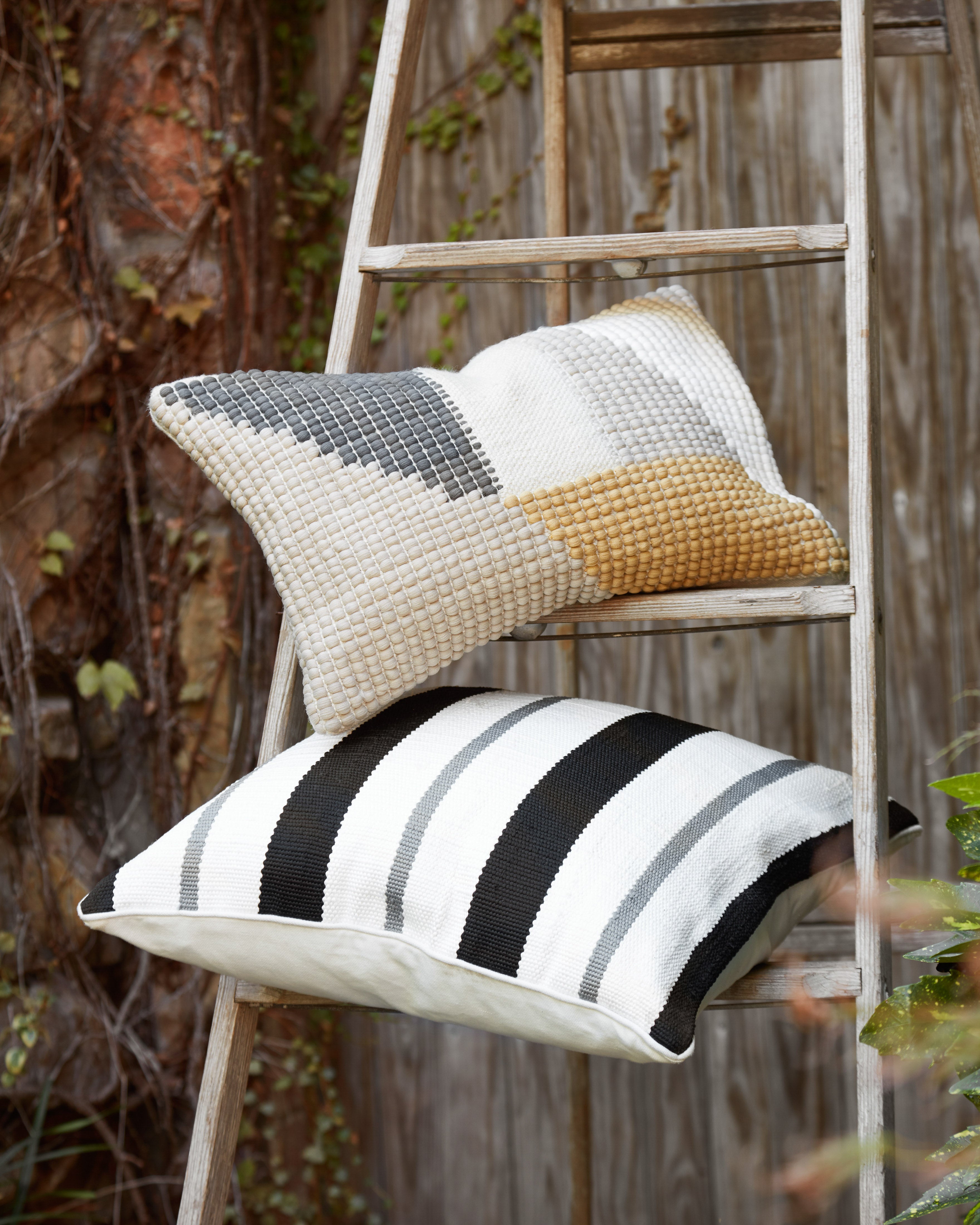 Loloi Pillow - Teal / Multi (P0506)