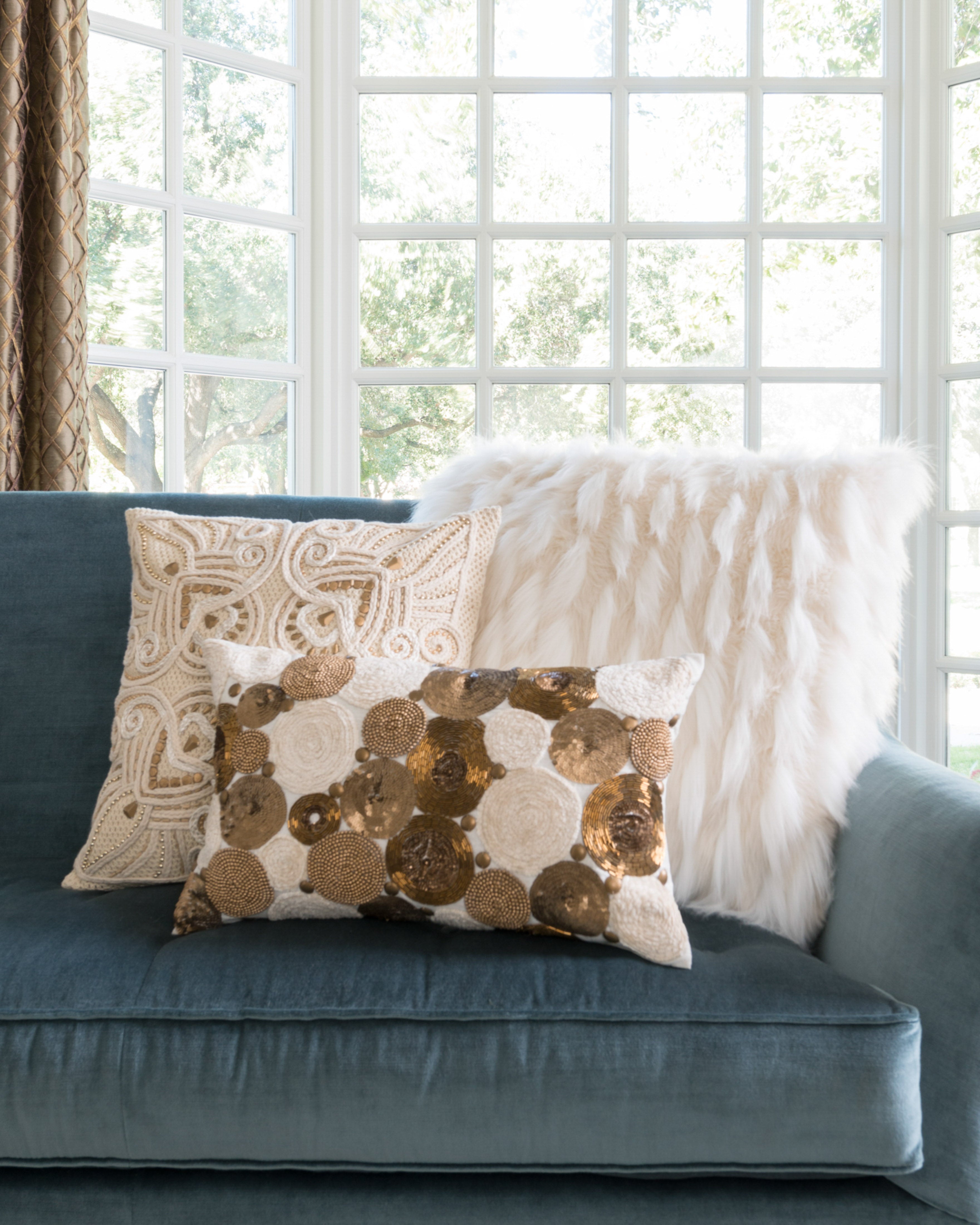 Loloi Pillow - White (P0265)