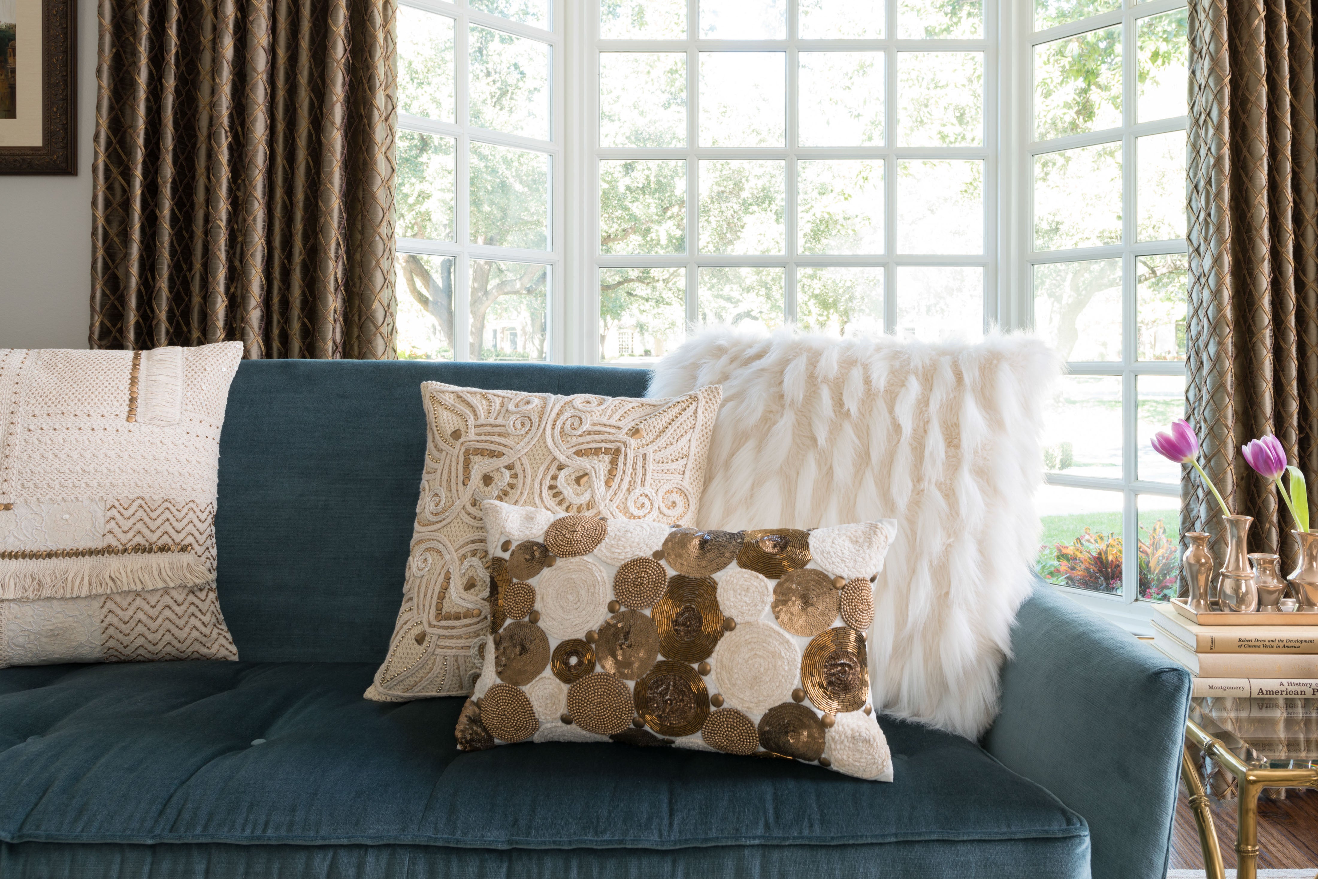 Loloi Pillow - White (P0265)