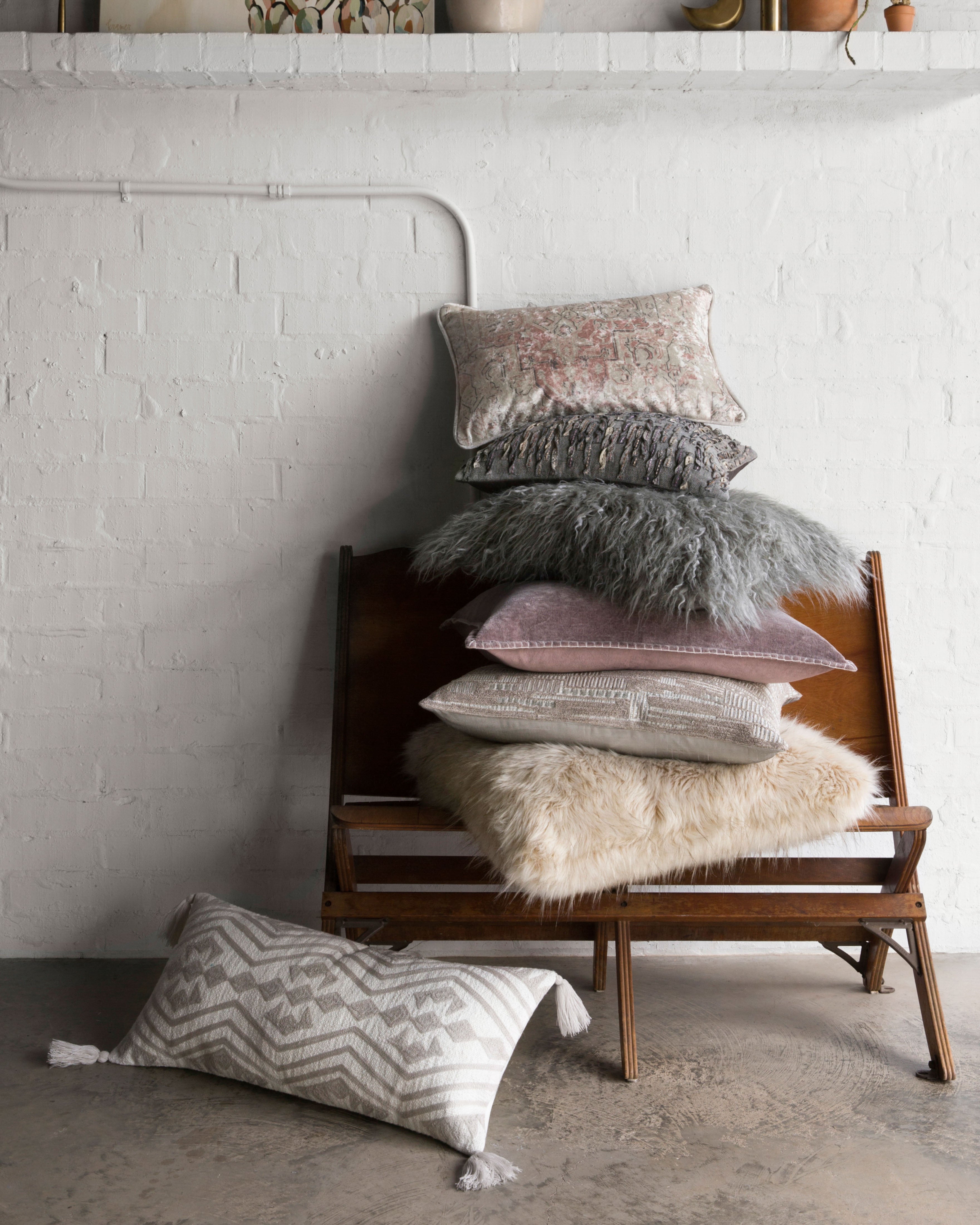 Loloi Pillow - Grey (P0598)