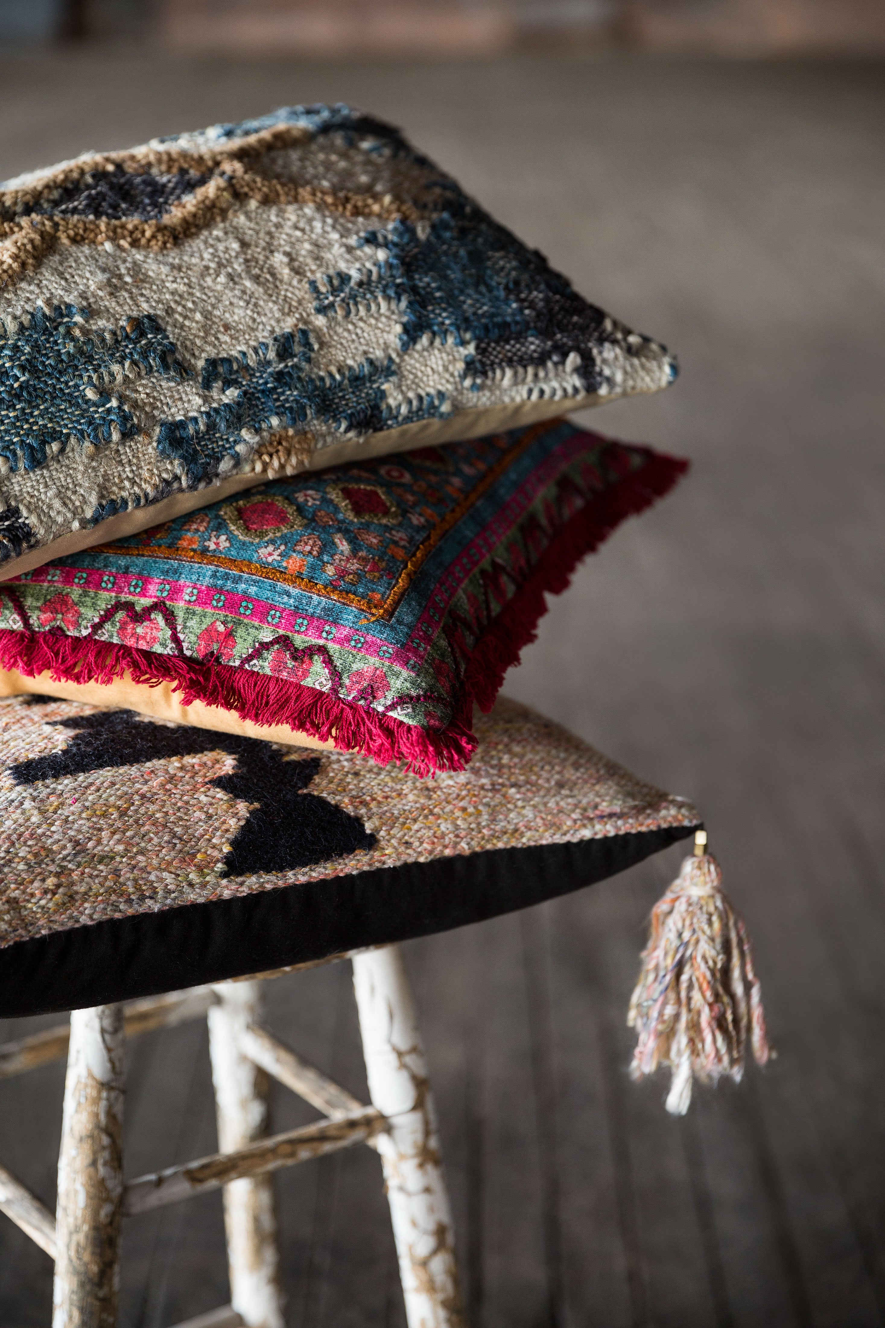 Loloi Pillow - Multi (P0558)