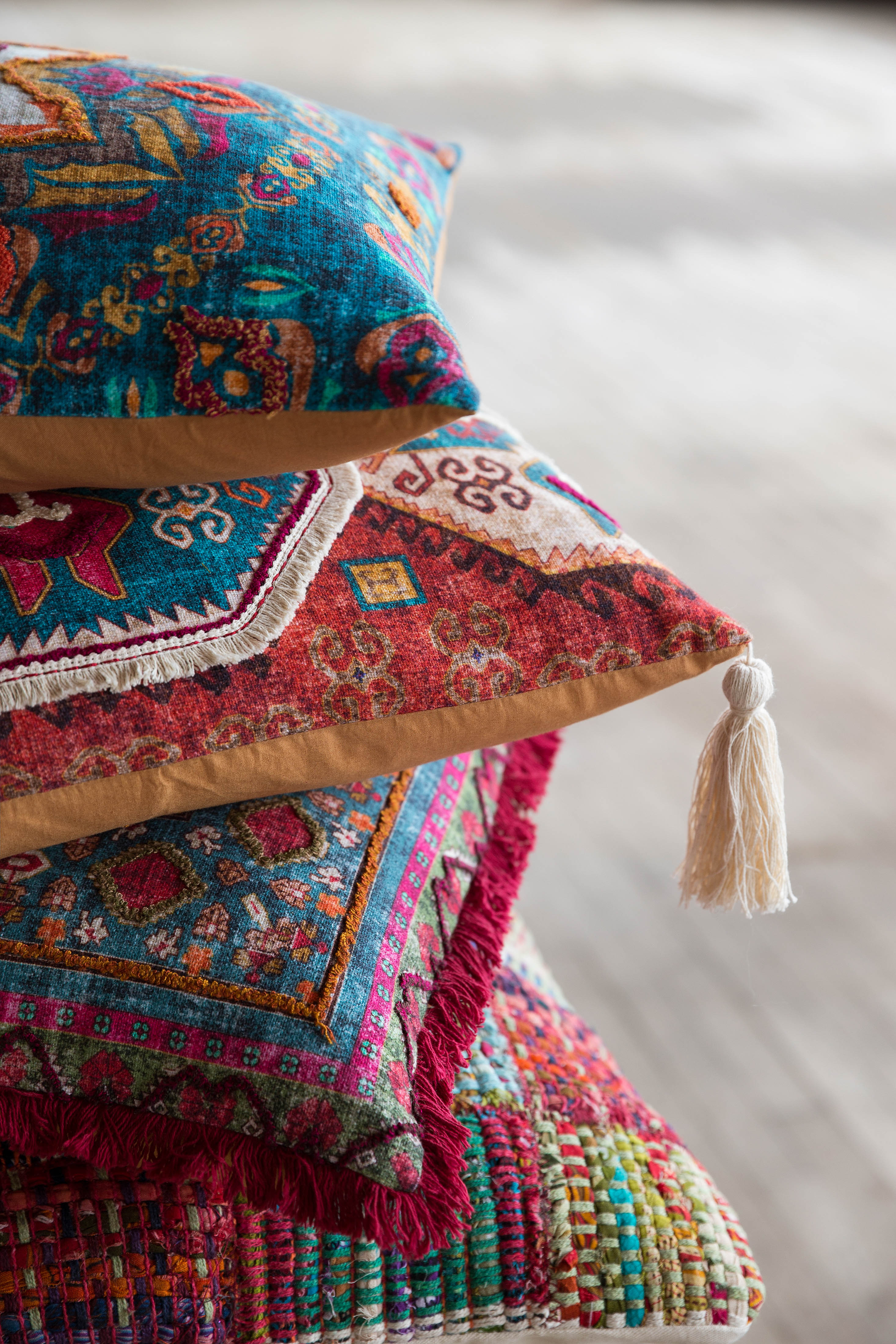 Loloi Pillow - Red / Multi (P0535)