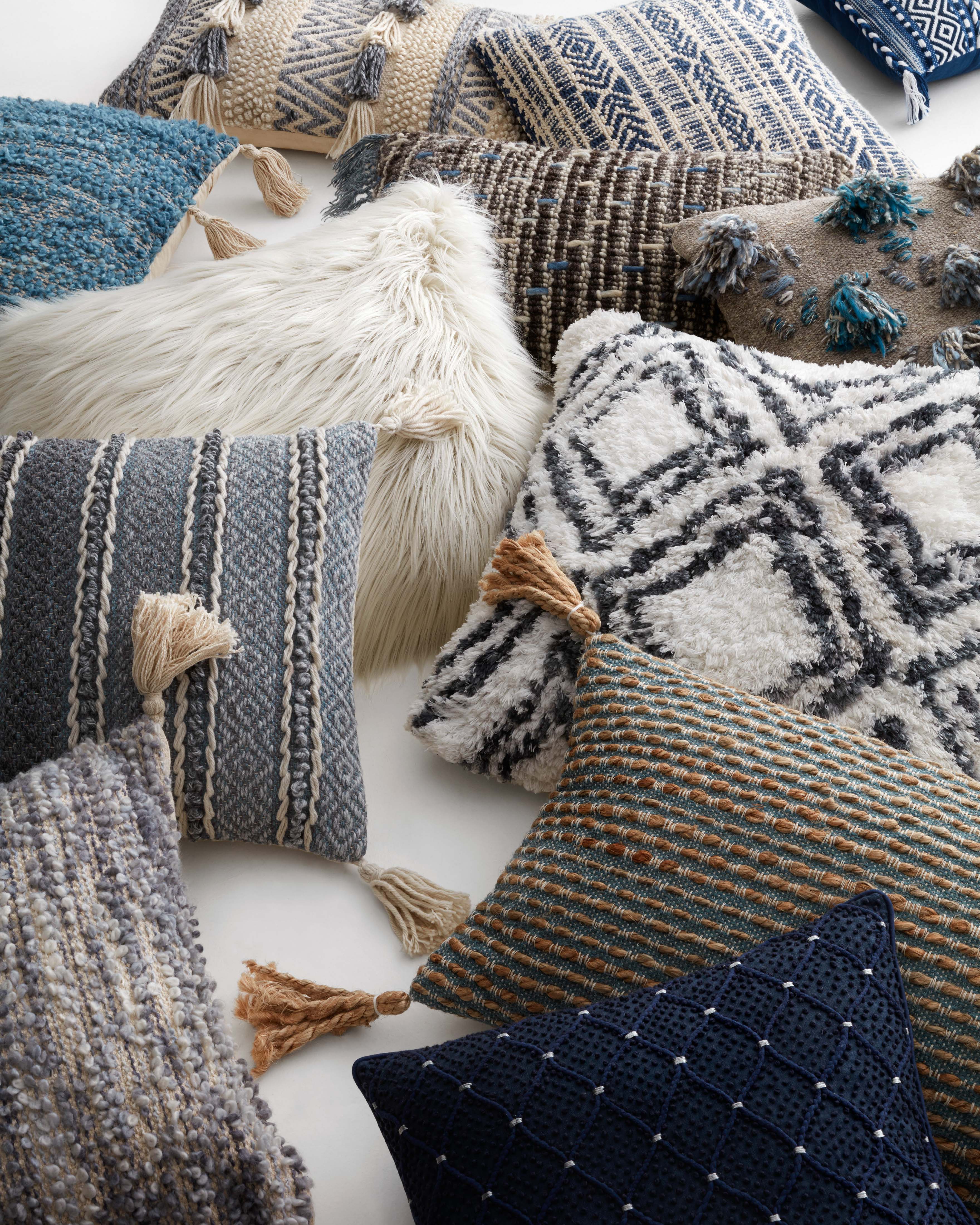 Loloi Pillow - Navy / Silver (P0675)