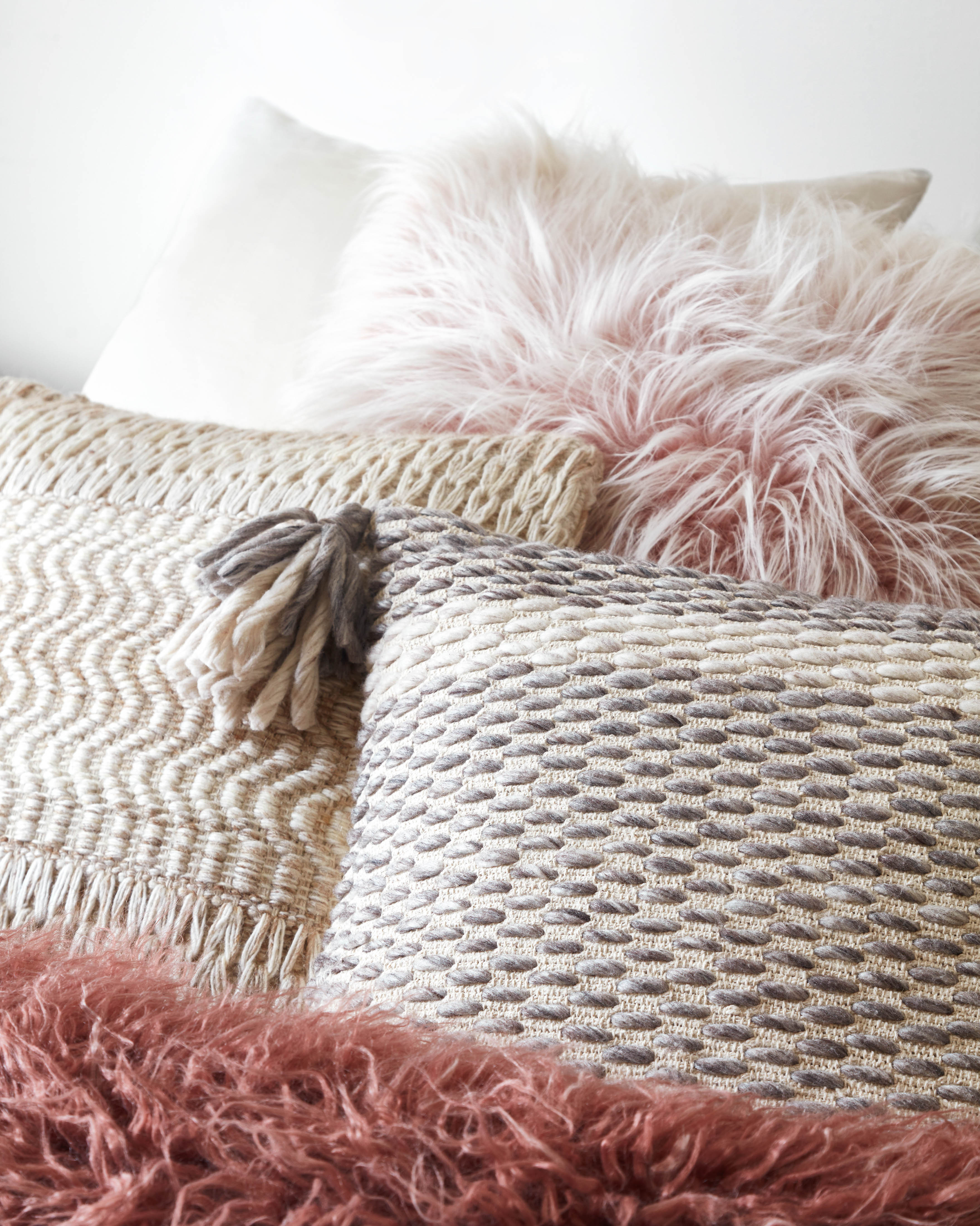 Loloi Pillow - Sand (P0697)