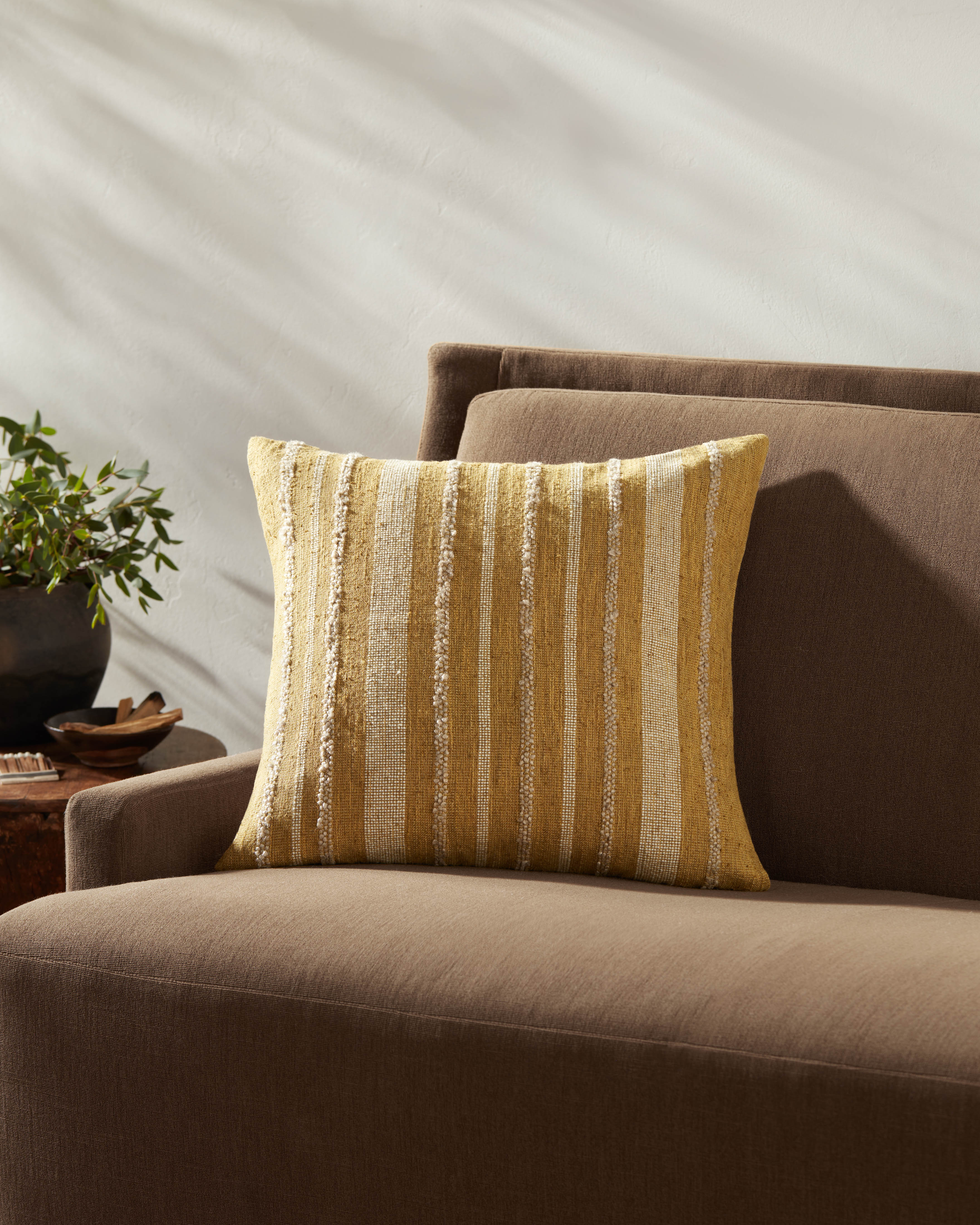 Amber Lewis x Loloi Elowen Pillow - Gold (PAL0039)