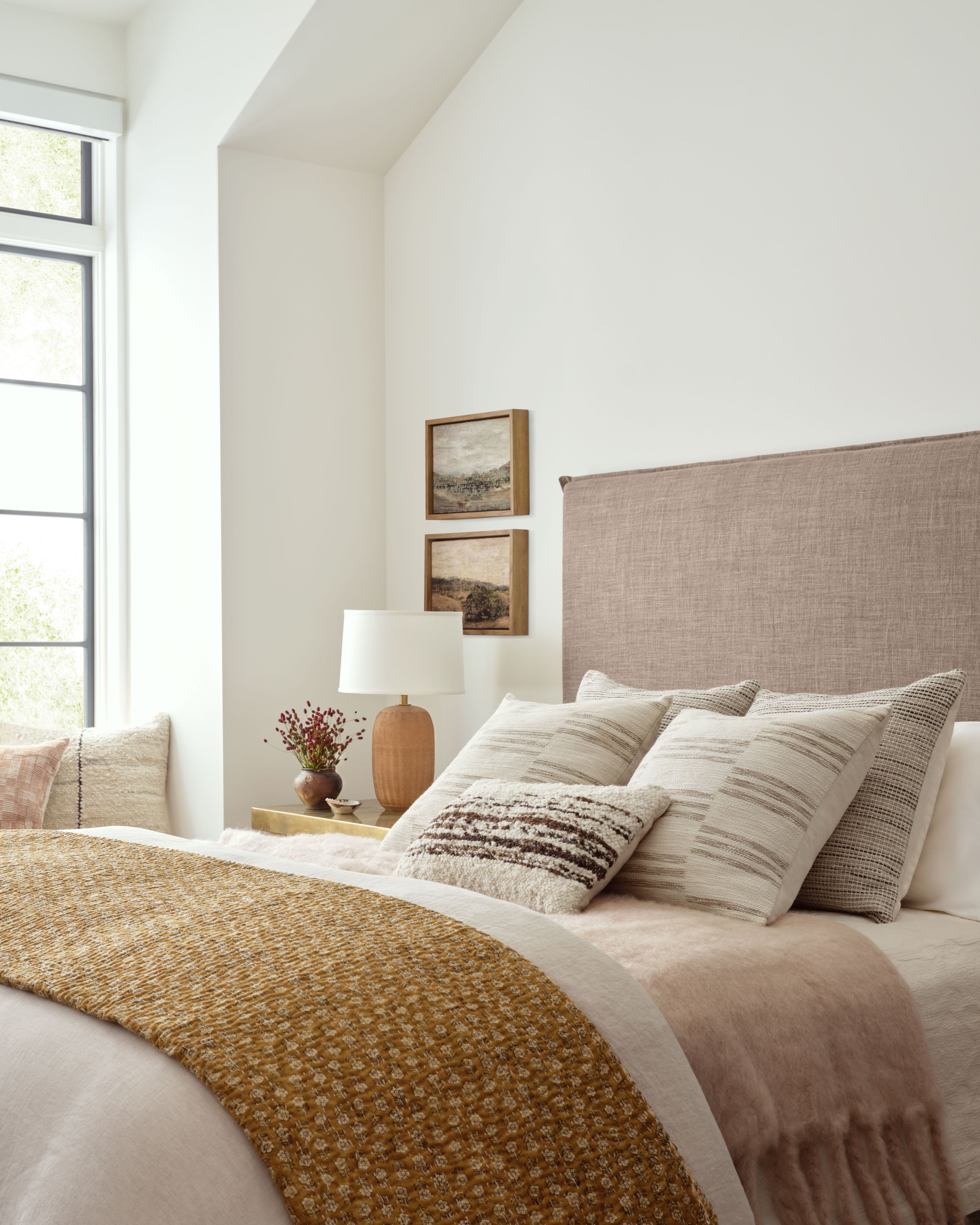 Amber Lewis x Loloi Carla Pillow - Ivory / Black (PAL0030)