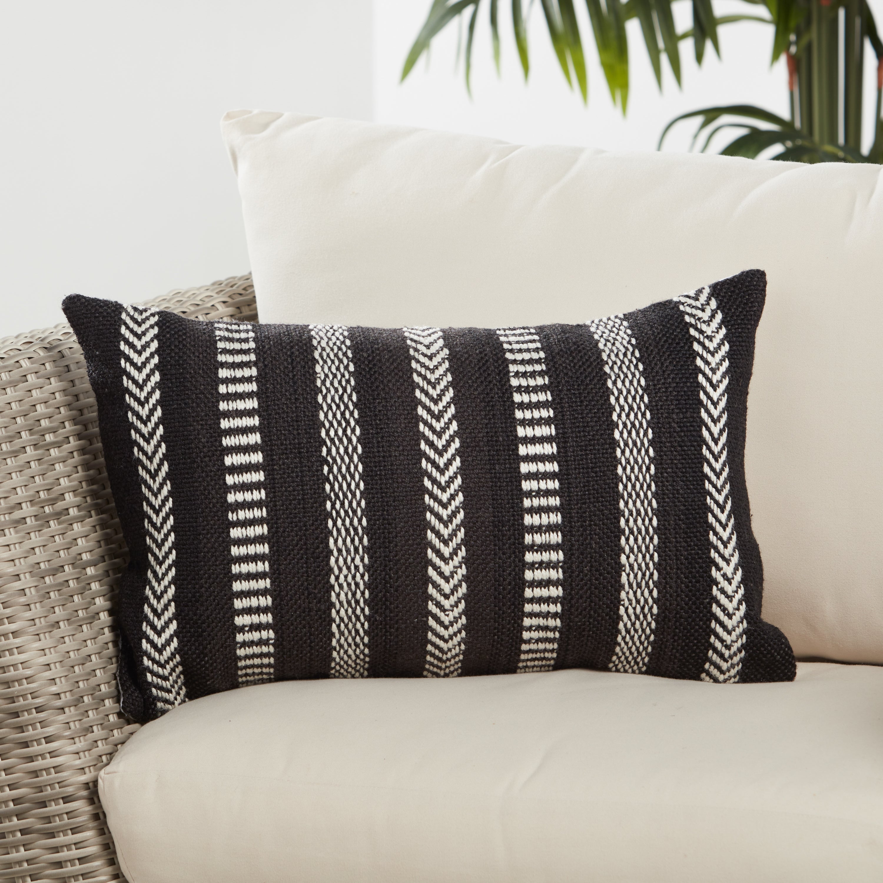 Label J Papyrus Pillow - Black/Ivory (PMP04)
