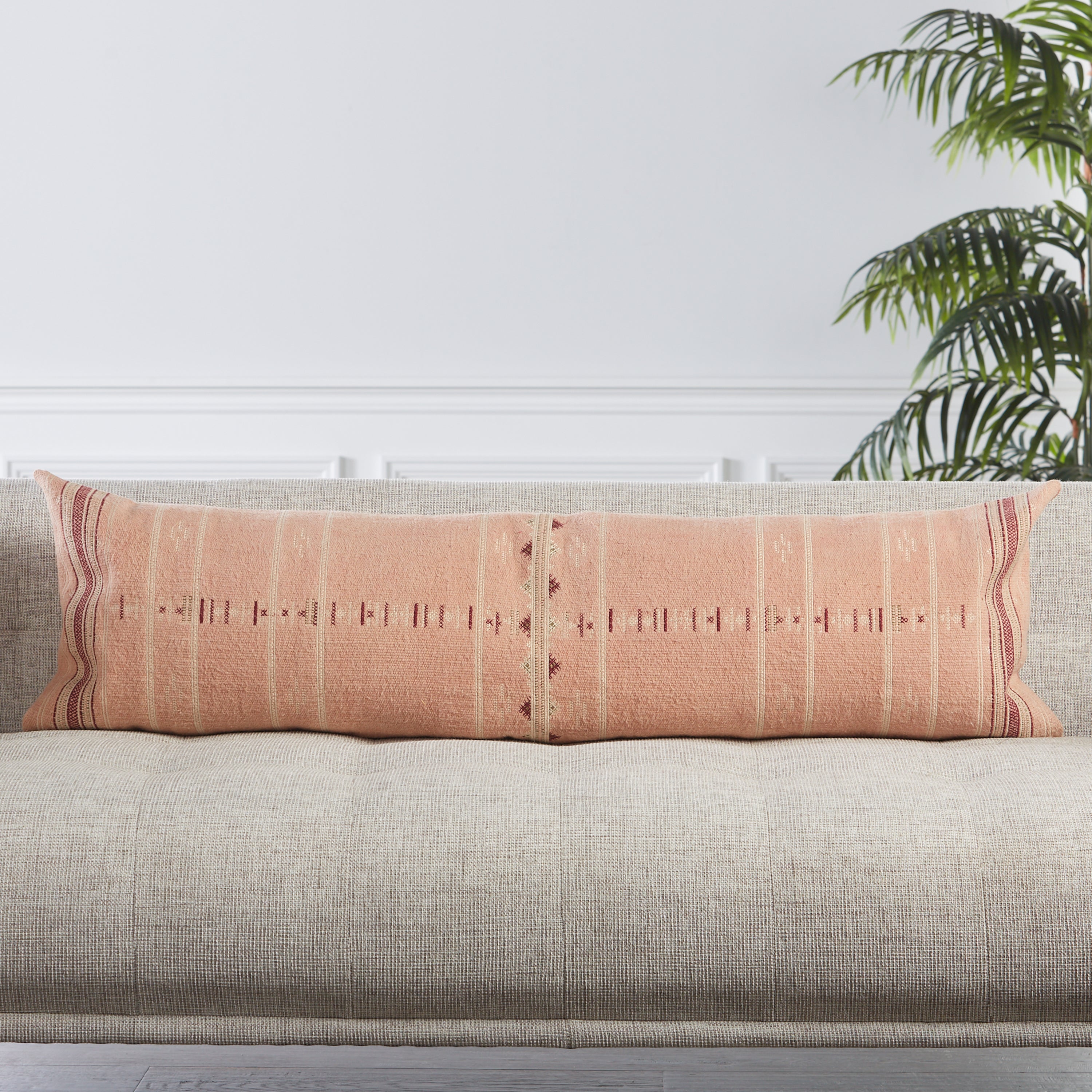 Jaipur Living Amezri Pillow - Blush/Cream (PUB01)