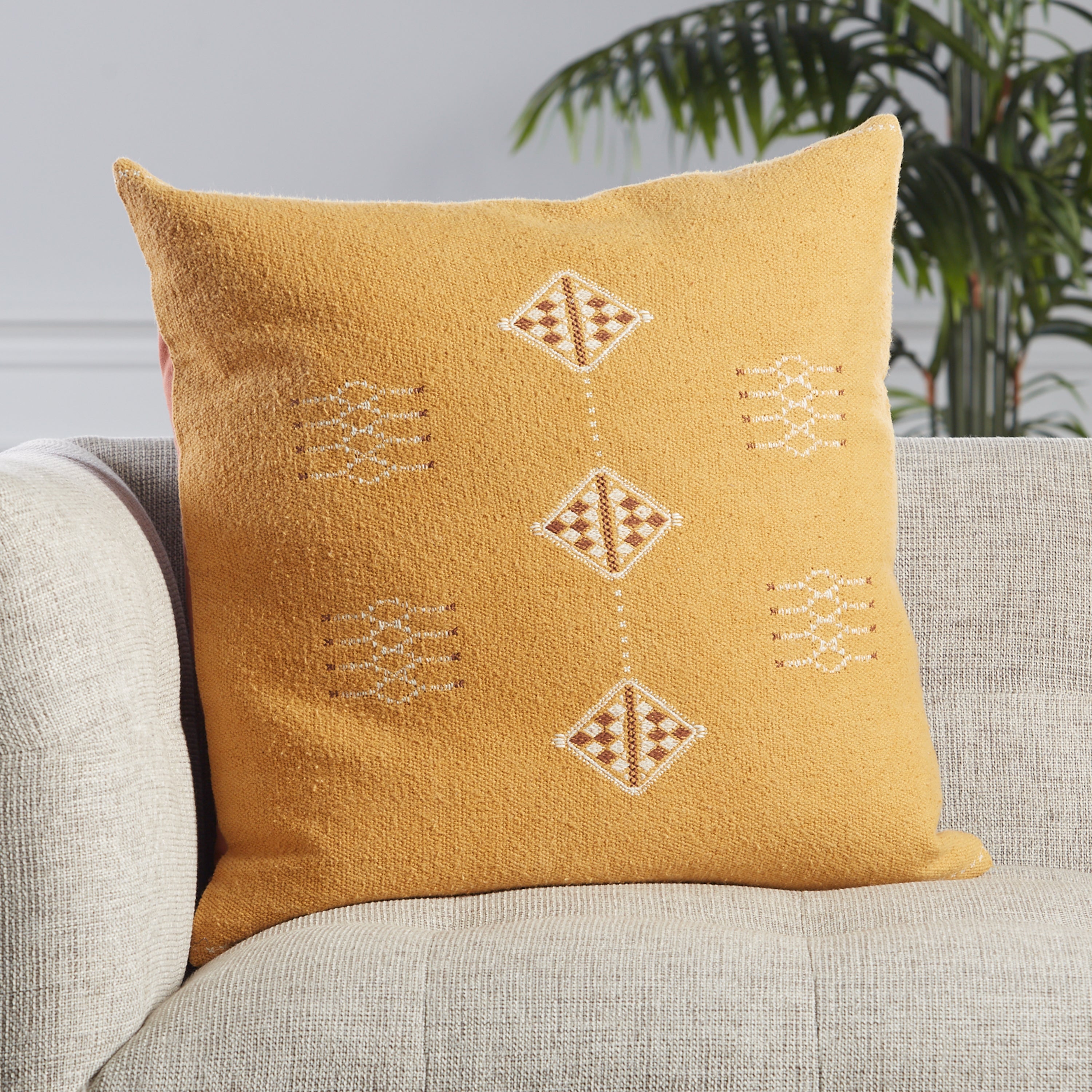 Jaipur Living Nufisa Pillow - Yellow/White (PUB06)
