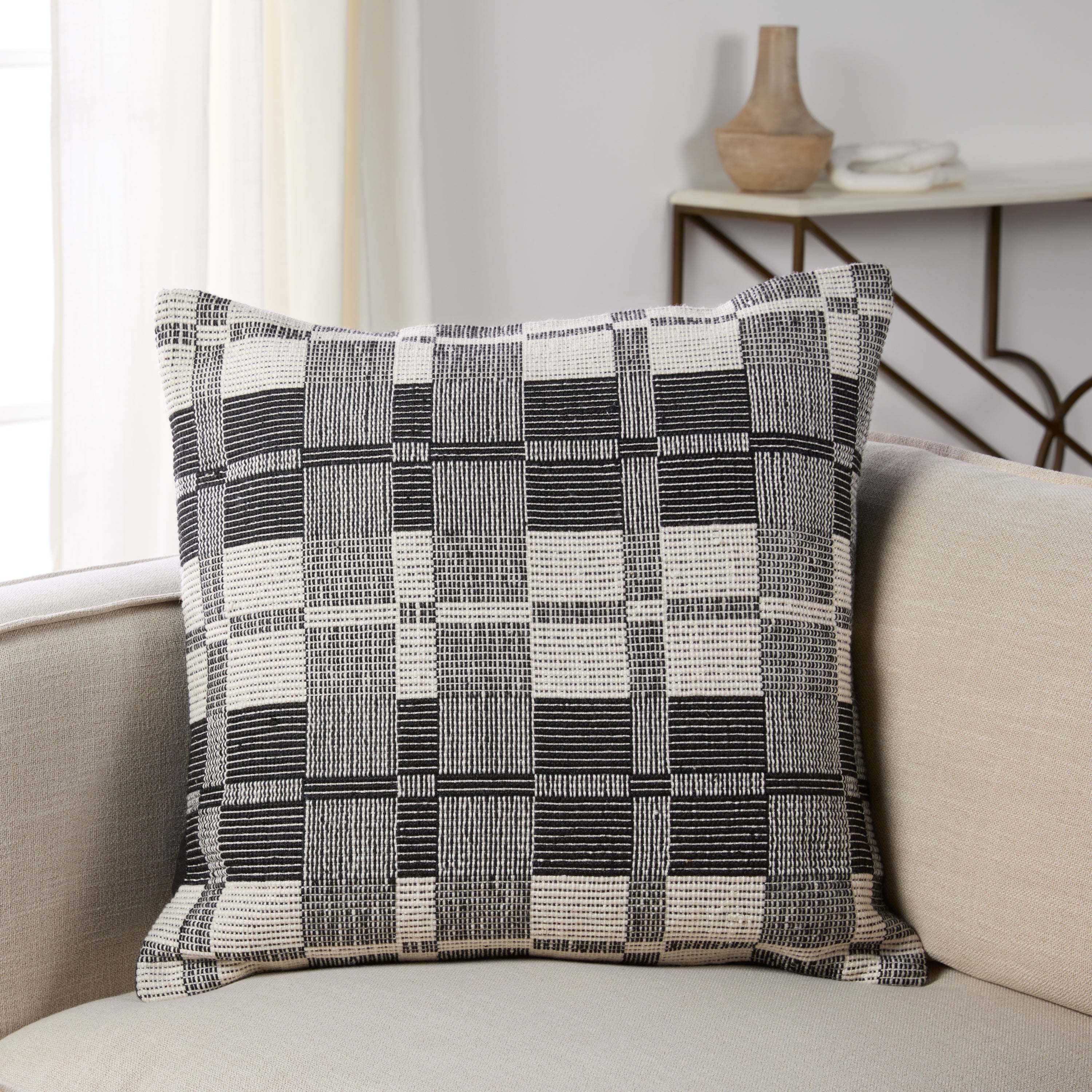 Jaipur Living Wren Pillow - Black/Cream (REN01)