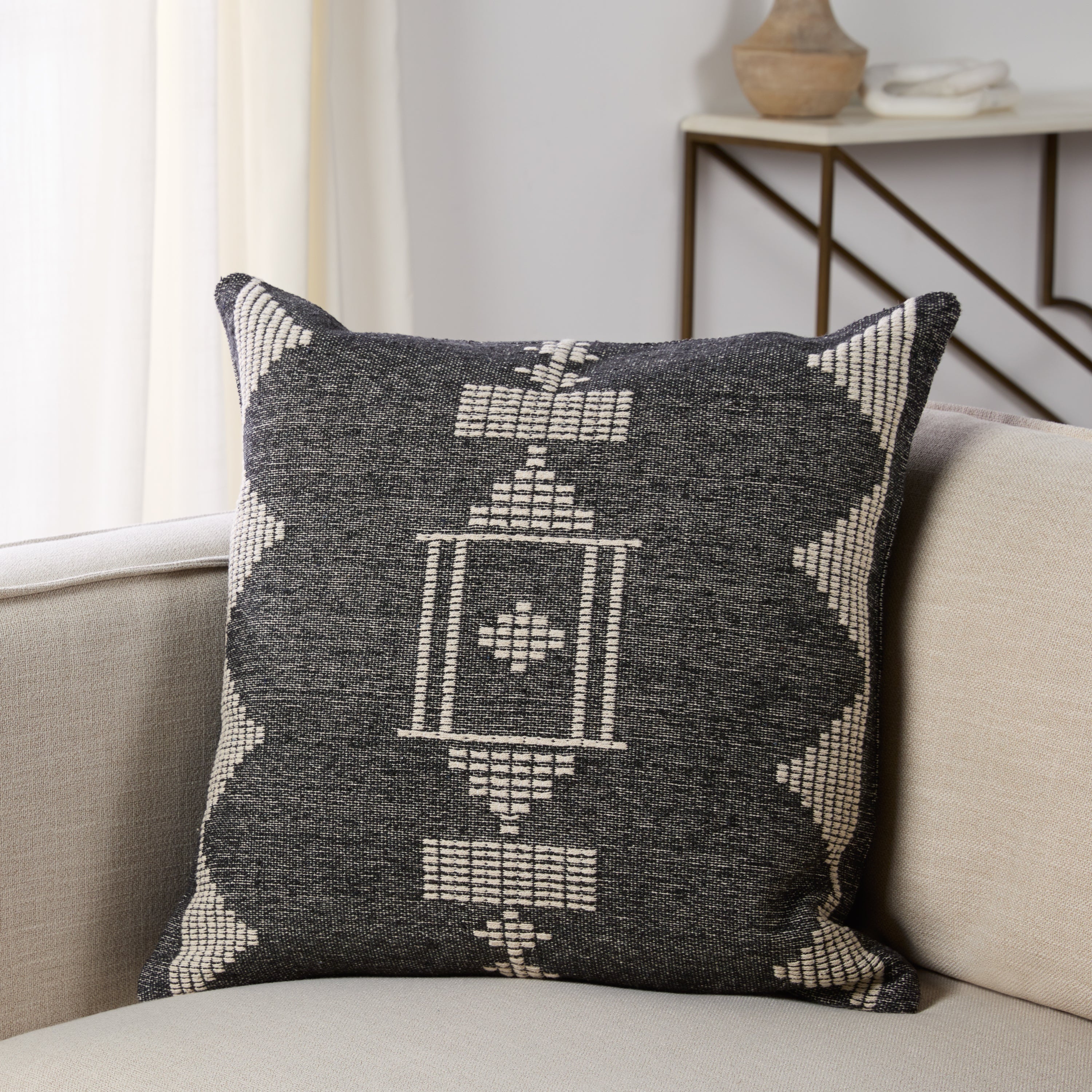 Jaipur Living Anouk Pillow - Black/Cream (REN02)