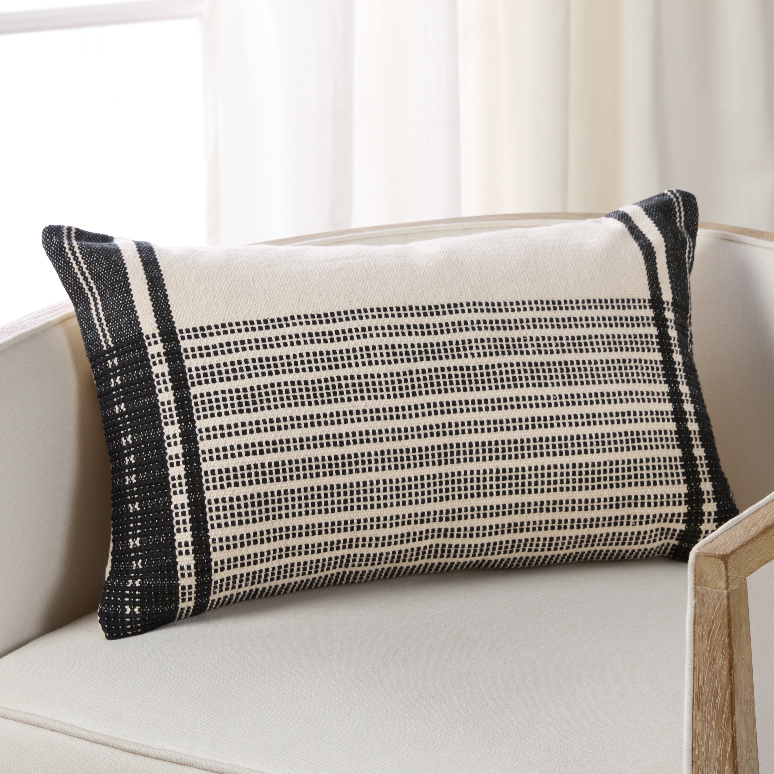 Jaipur Living Zita Pillow - Cream/Black (REN03)