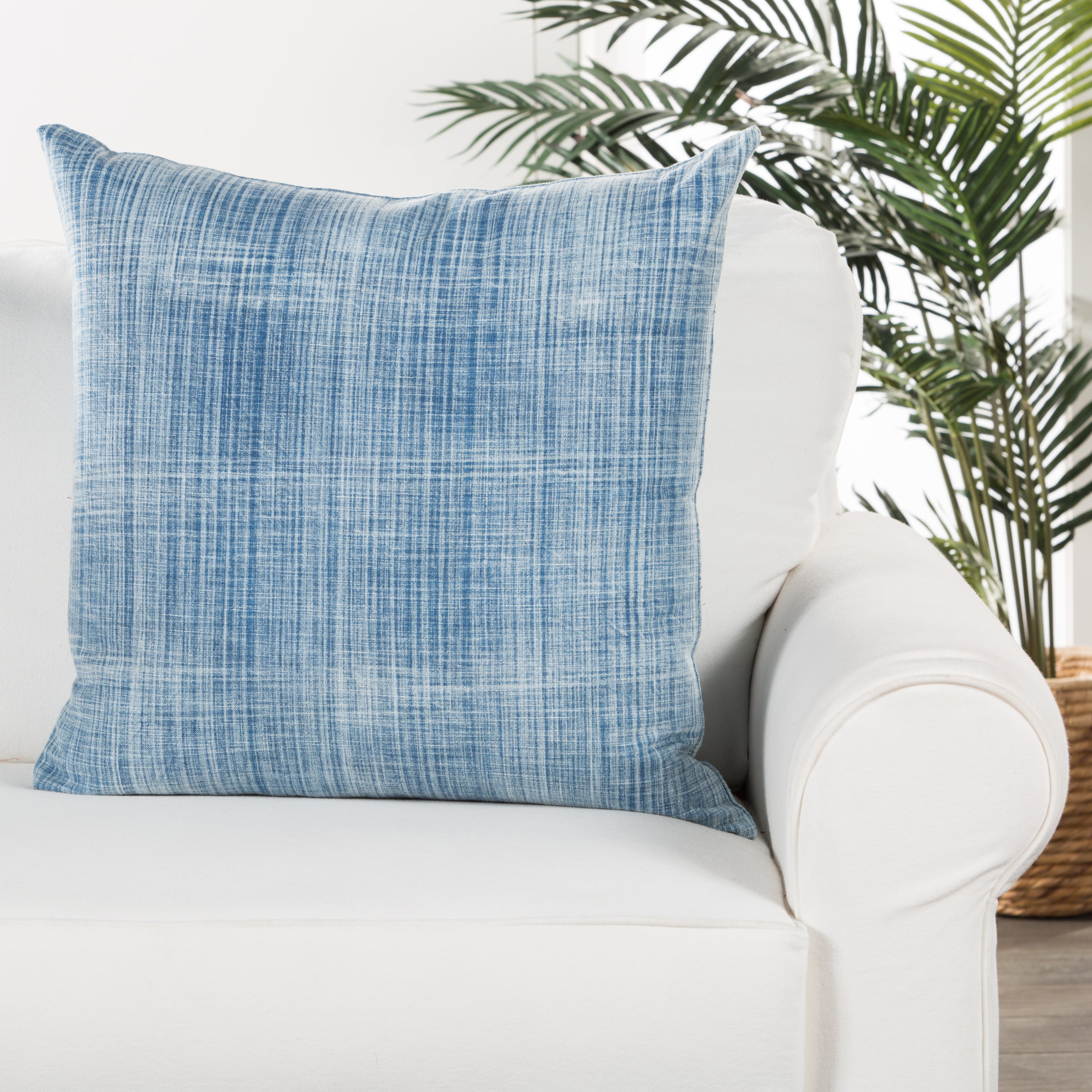 Jaipur Living Morgan Pillow - Blue/White (ROV01)