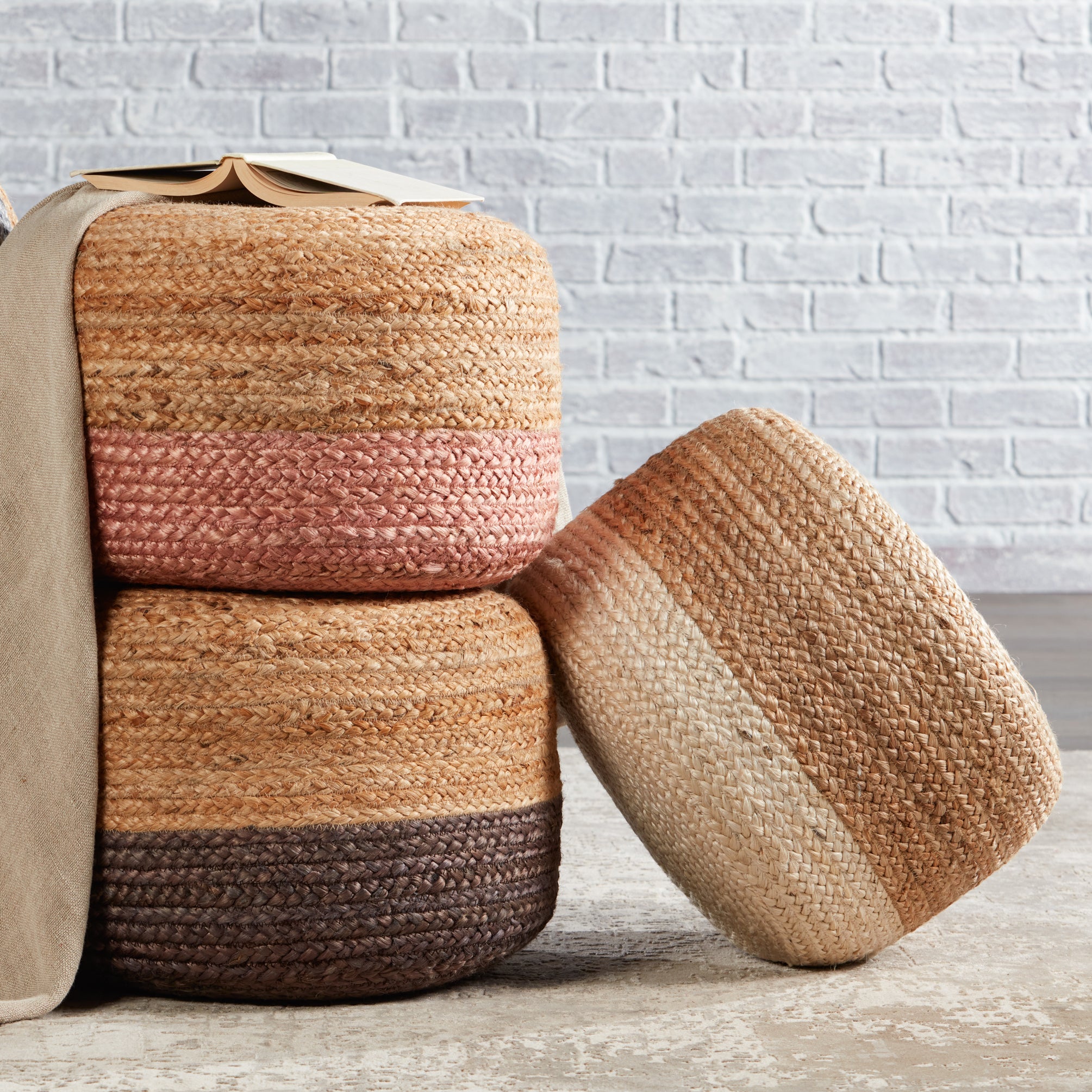 Jaipur Living Oliana Pouf - White/Beige (SAA09)
