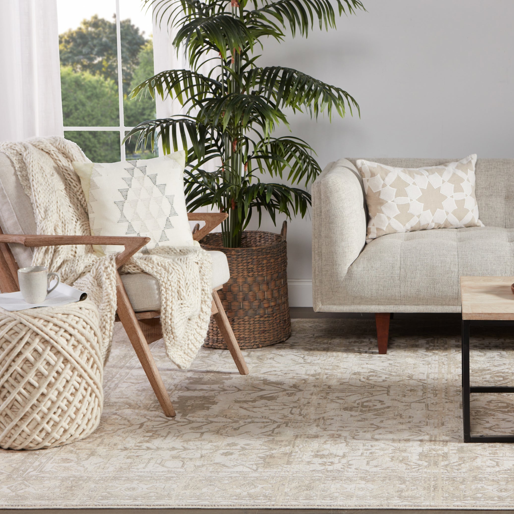 Jaipur Living Guna Pouf - White/Light Gray (SCP18)