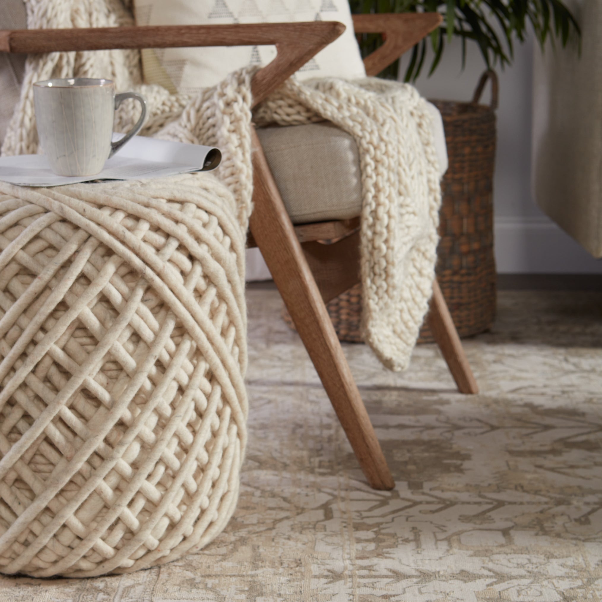Jaipur Living Guna Pouf - White/Light Gray (SCP18)