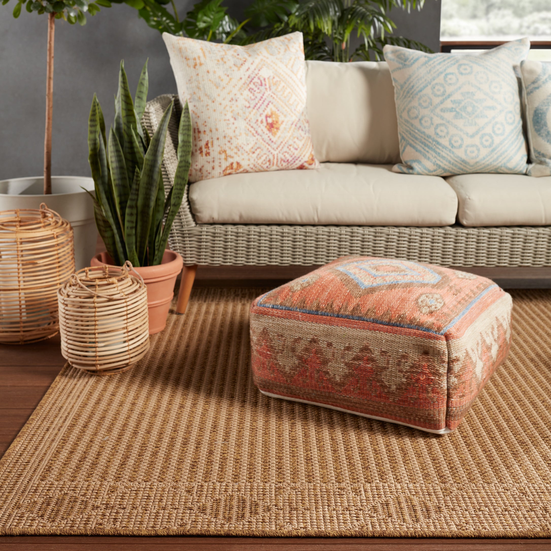 Jaipur Living Ember Pouf - Orange/Blue (SND01)
