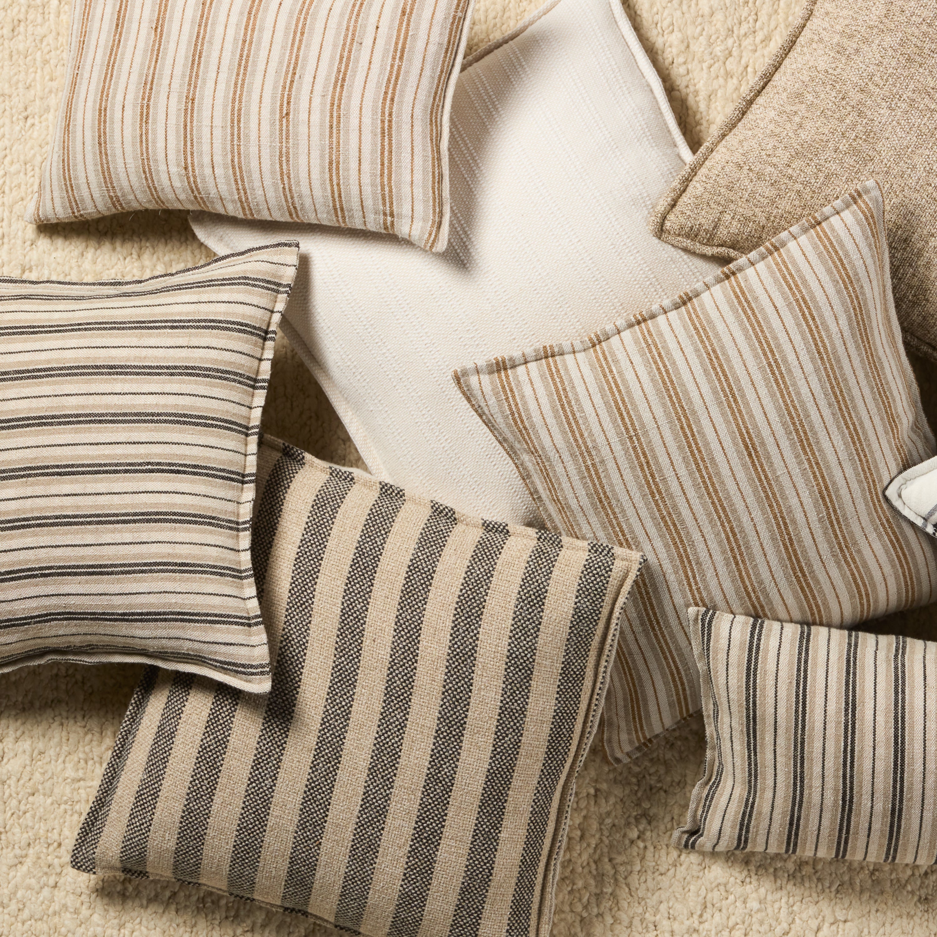 Jaipur Living Lucien Pillow - Dark Brown/Cream (TAN01)
