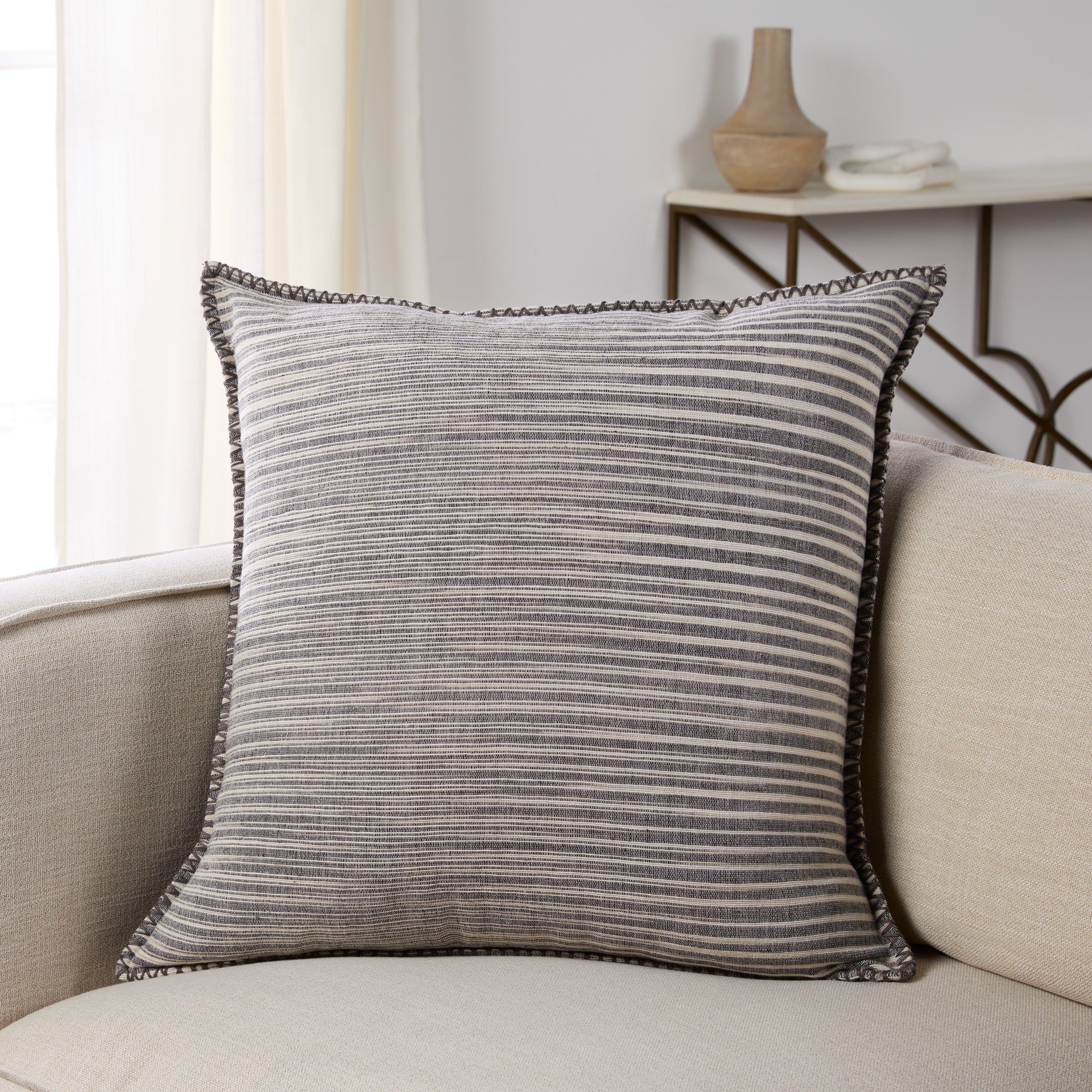 Jaipur Living Cadell Pillow - Gray/Cream (TAN16)