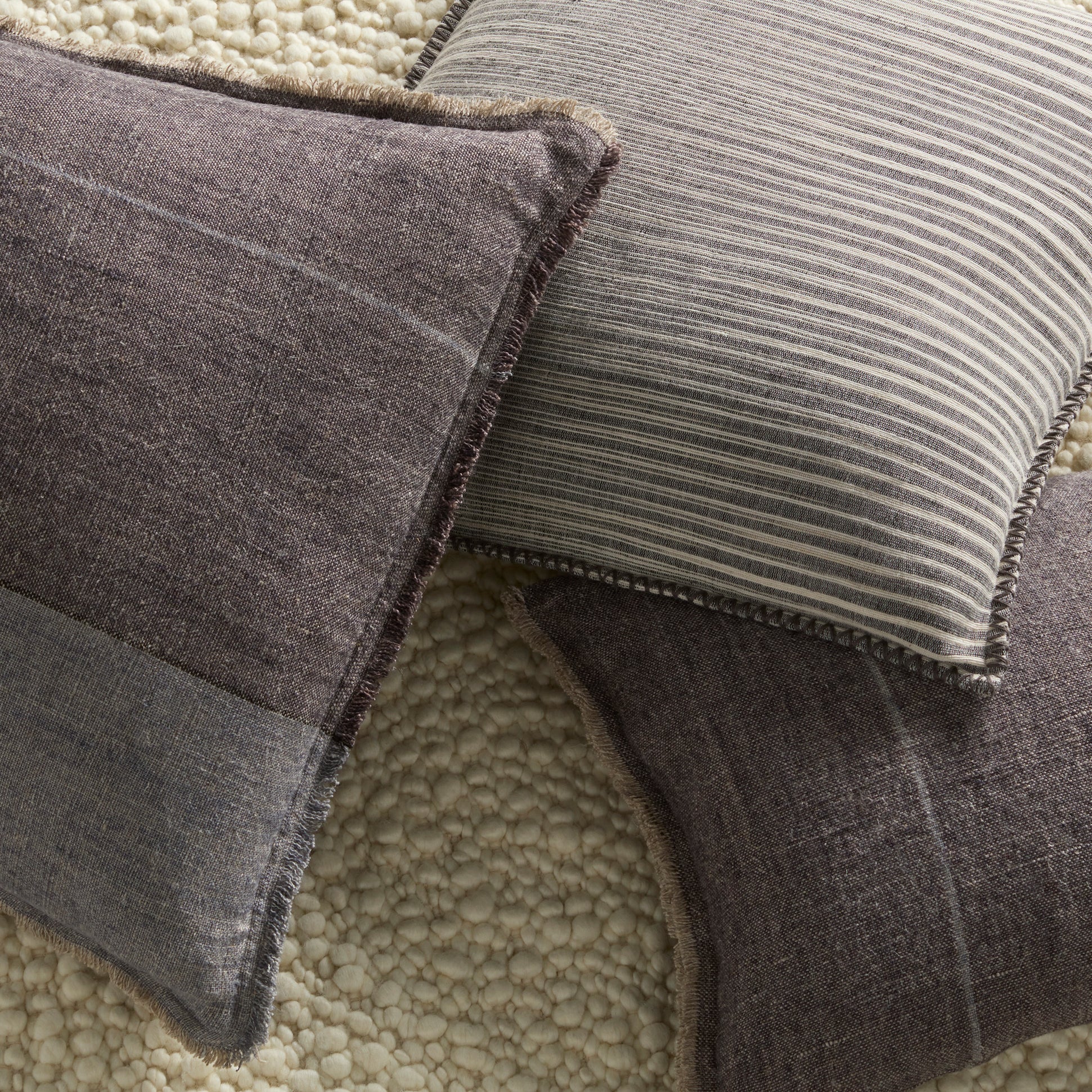 Jaipur Living Cadell Pillow - Gray/Cream (TAN16)