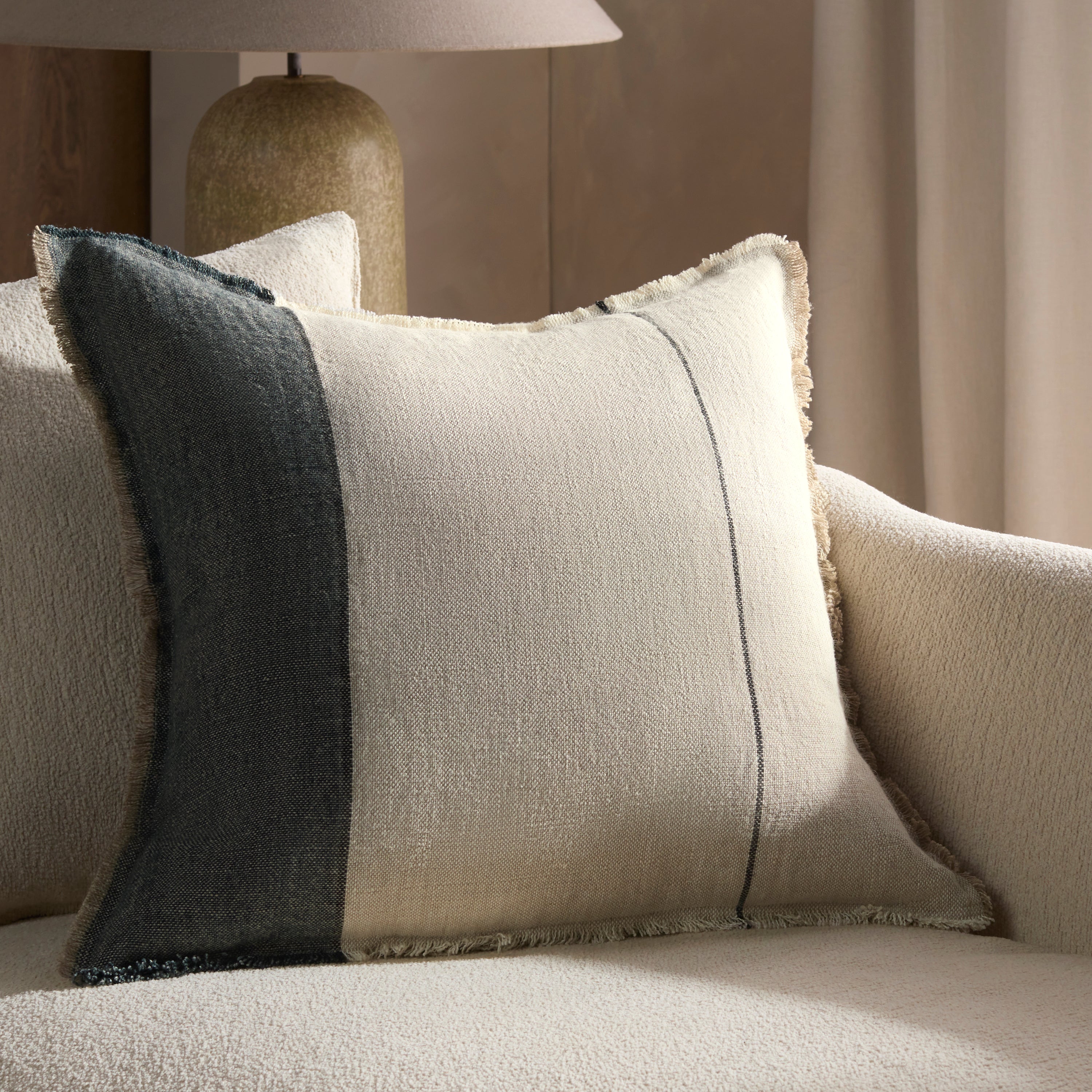 Jaipur Living Morrigan Pillow - Gray (TAN17)