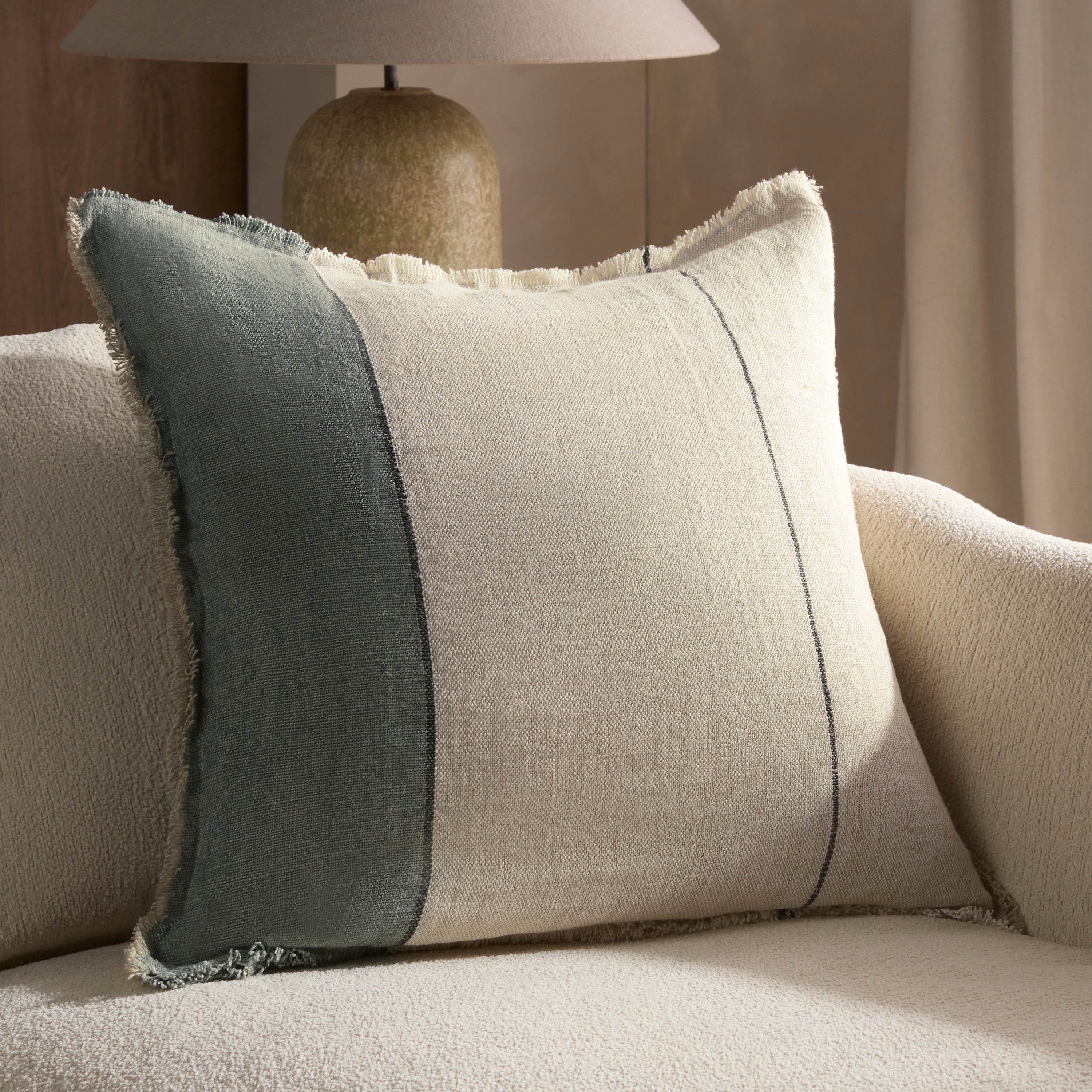 Jaipur Living Morrigan Pillow - Gray (TAN18)