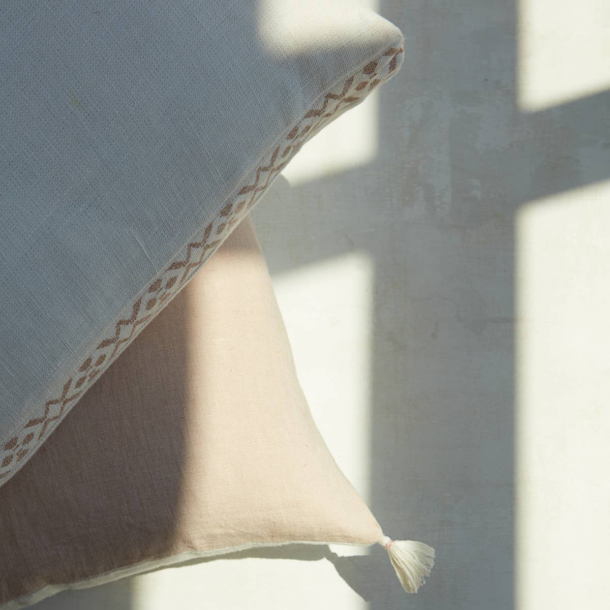 Jaipur Living Taiga Pillow - Tan/Ivory (TGA06)